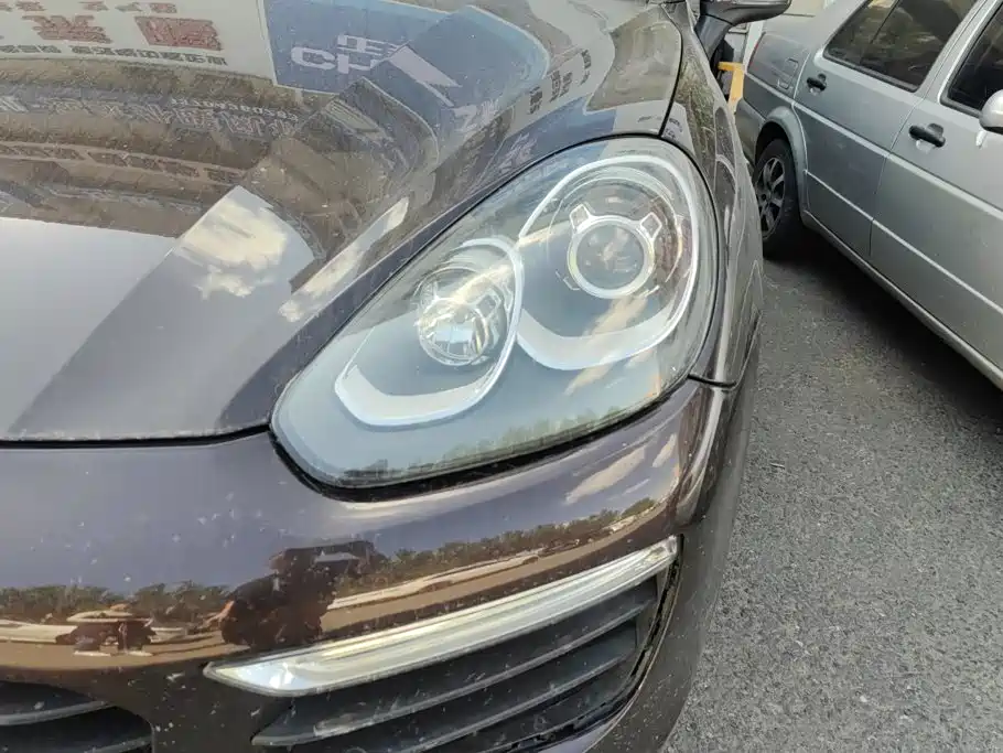 Porsche Cayenne — миниатюра 5