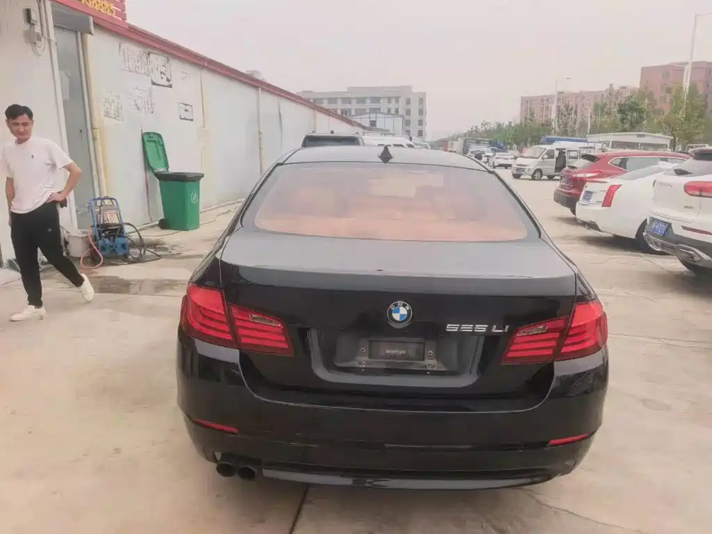 BMW 5 Series — миниатюра 3