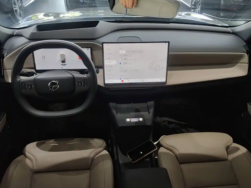 Volvo XC70 PHEV — миниатюра 10