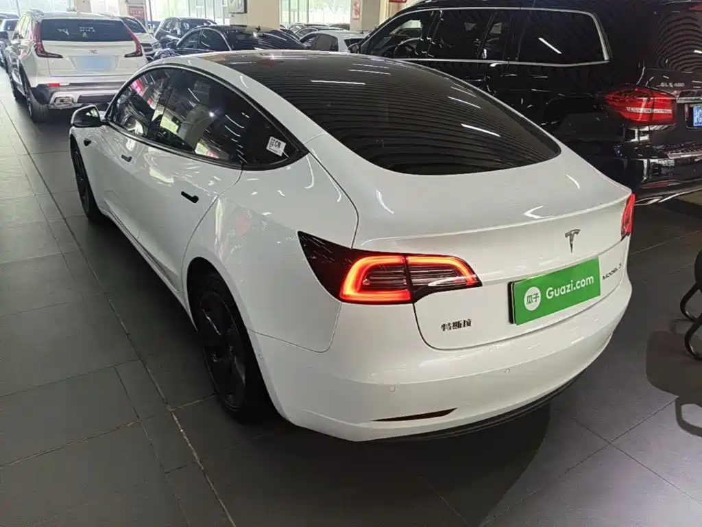 Tesla Model 3 — миниатюра 5