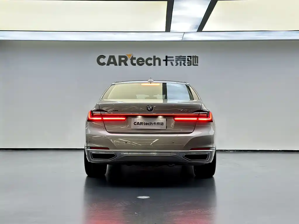BMW 7 Series — миниатюра 14