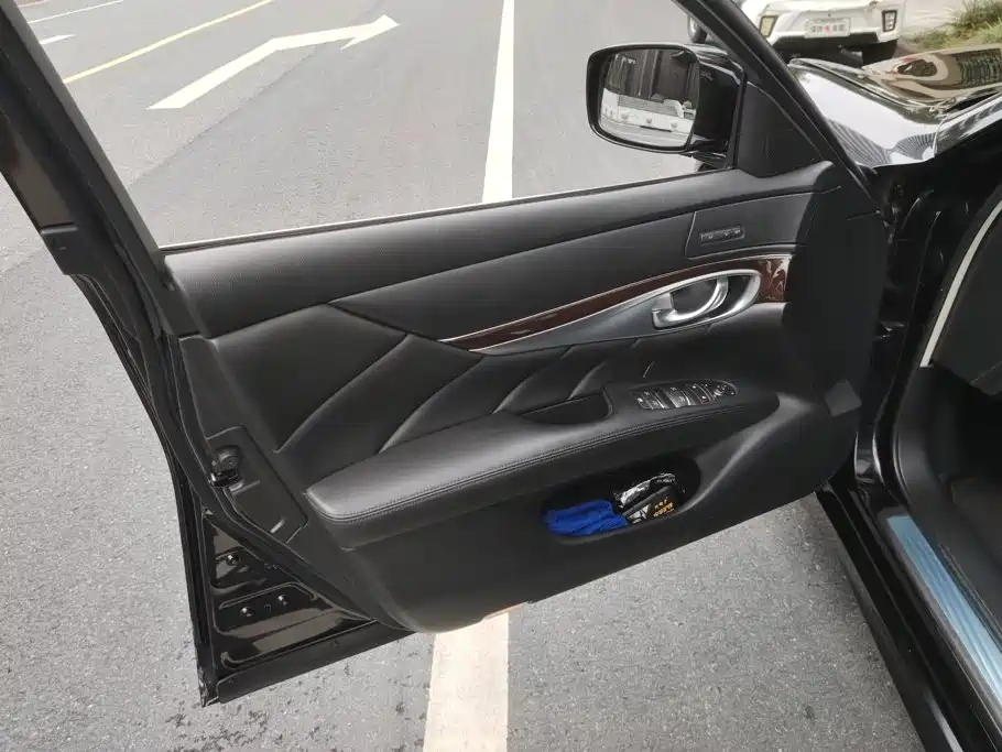 Infiniti Q70 — миниатюра 7