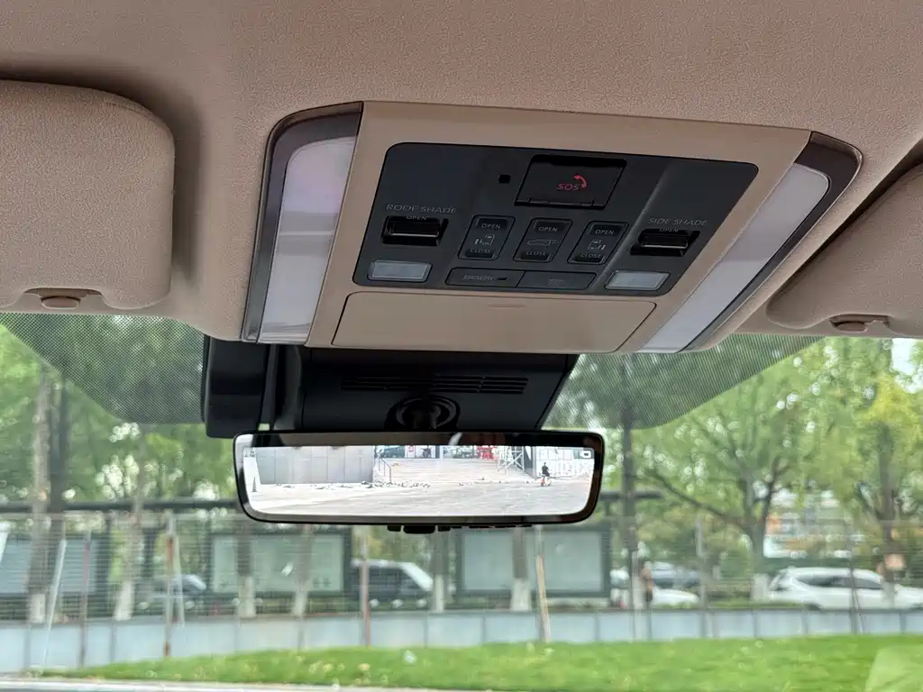 Toyota Alphard — миниатюра 7