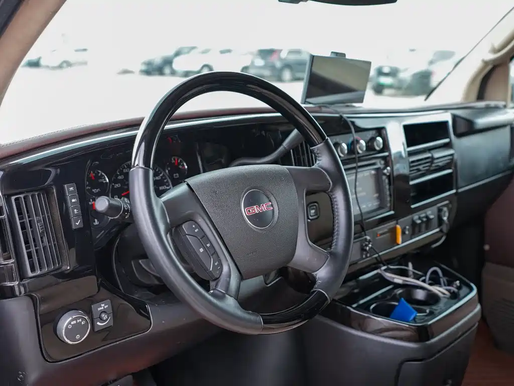 GMC Savana — миниатюра 11