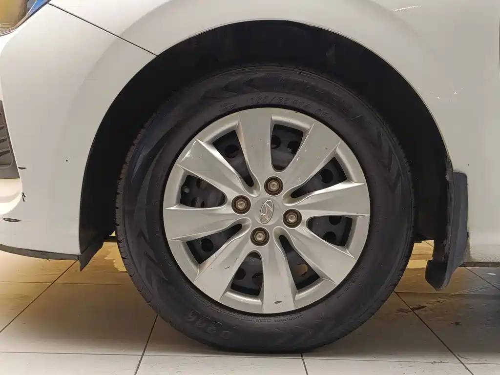 Hyundai Verna - фото 5