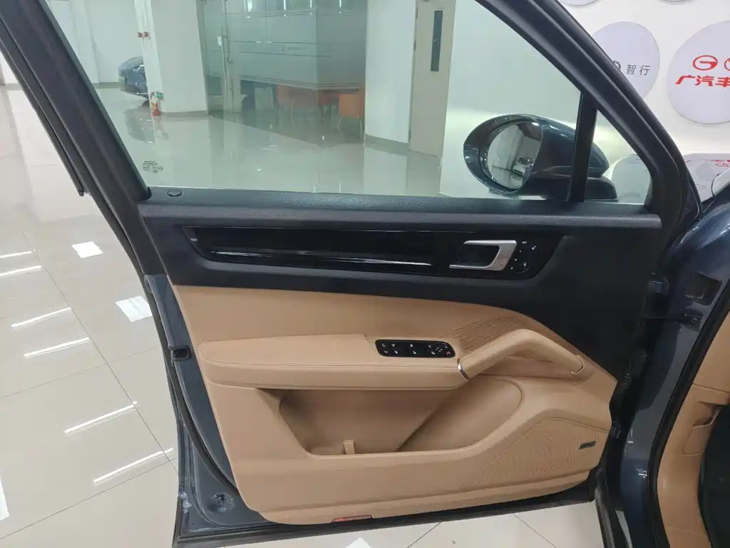 Porsche Cayenne Hybrid — миниатюра 29