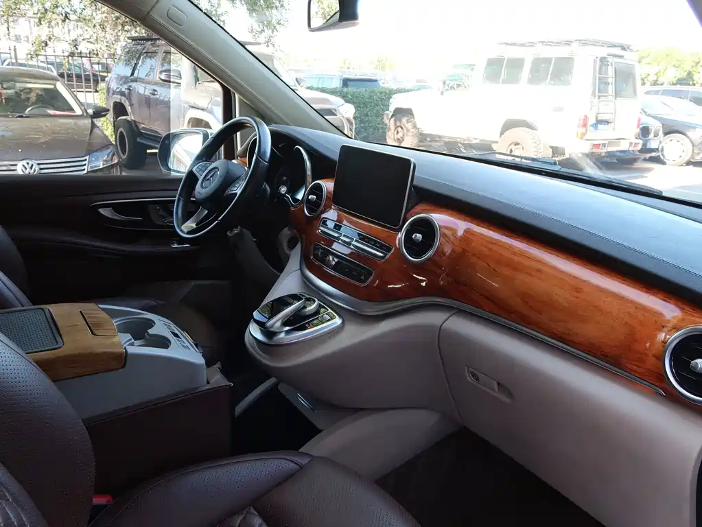 Mercedes-Benz V-Class — миниатюра 12