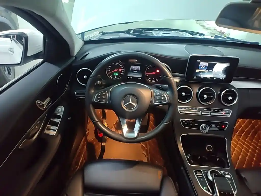 Mercedes-Benz C-Class — миниатюра 11