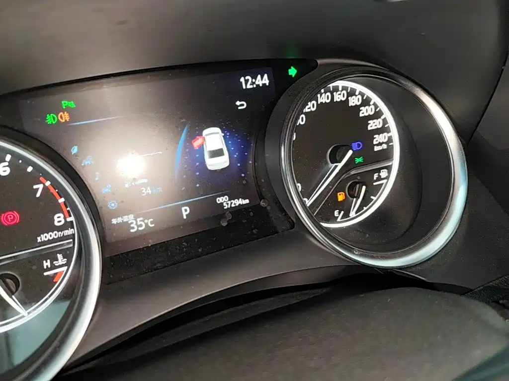 Toyota Camry — миниатюра 12