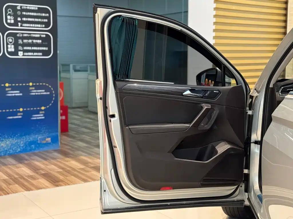 Volkswagen Tiguan L — миниатюра 7