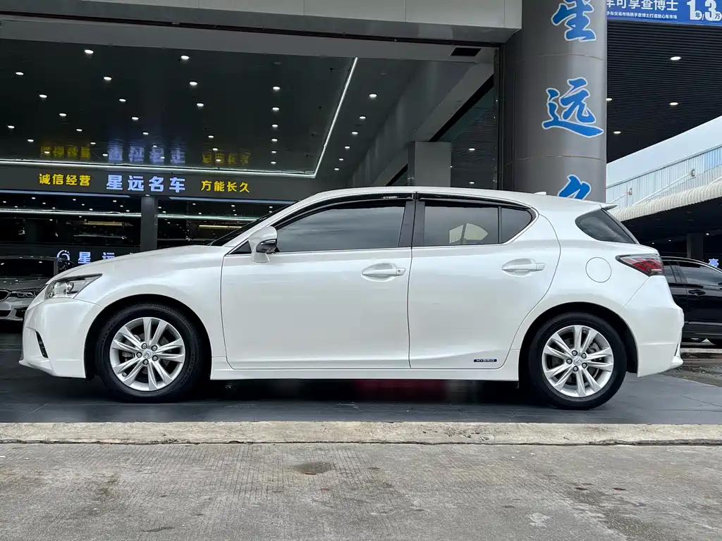 Lexus CT — миниатюра 16