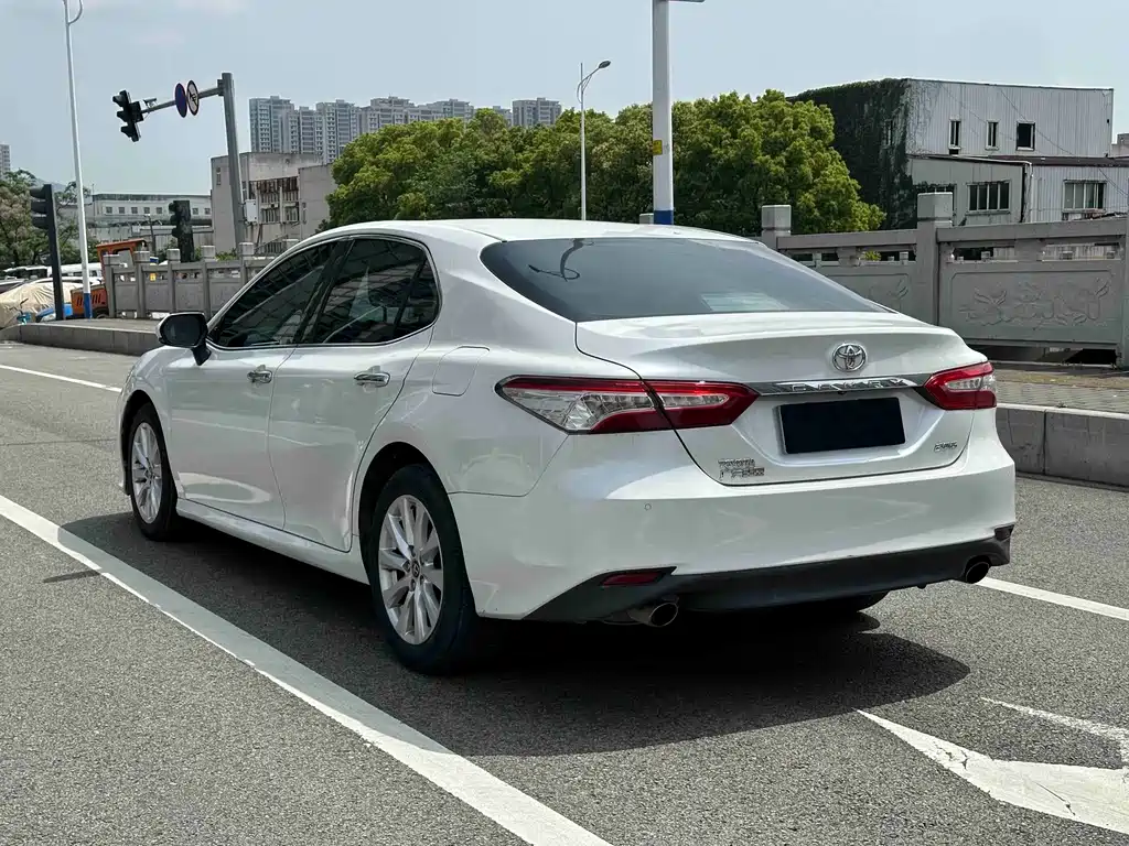 Toyota Camry — миниатюра 9