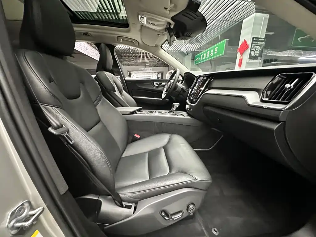 Volvo XC60 — миниатюра 8