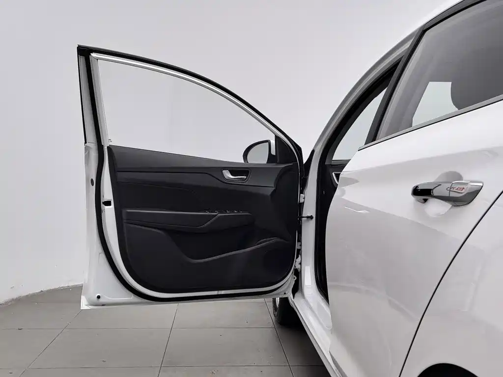 Hyundai Verna — миниатюра 8