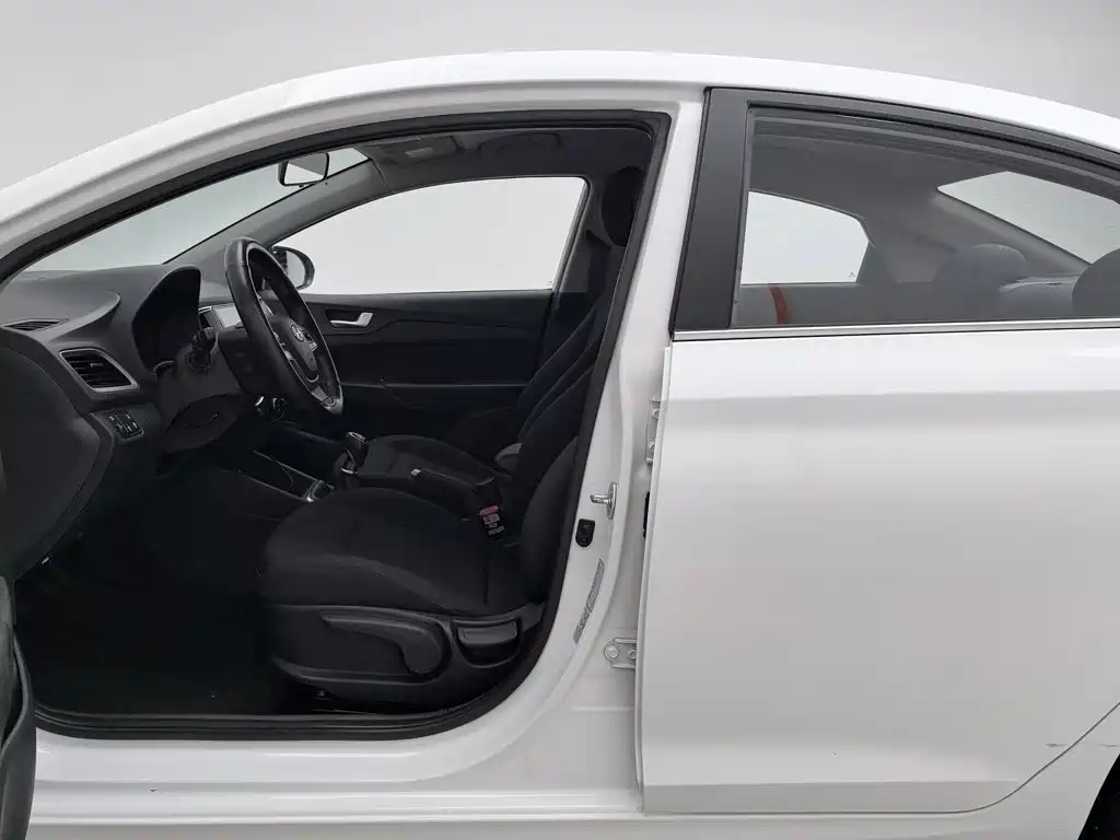 Hyundai Verna — миниатюра 10