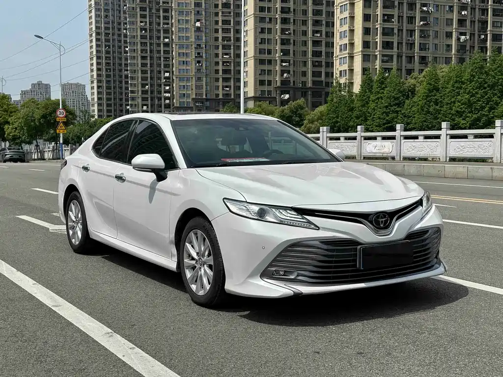 Toyota Camry — миниатюра 3