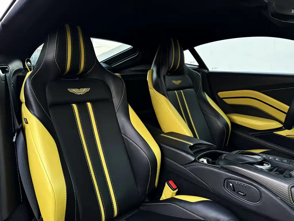 ASTON MARTIN V8 VANTAGE