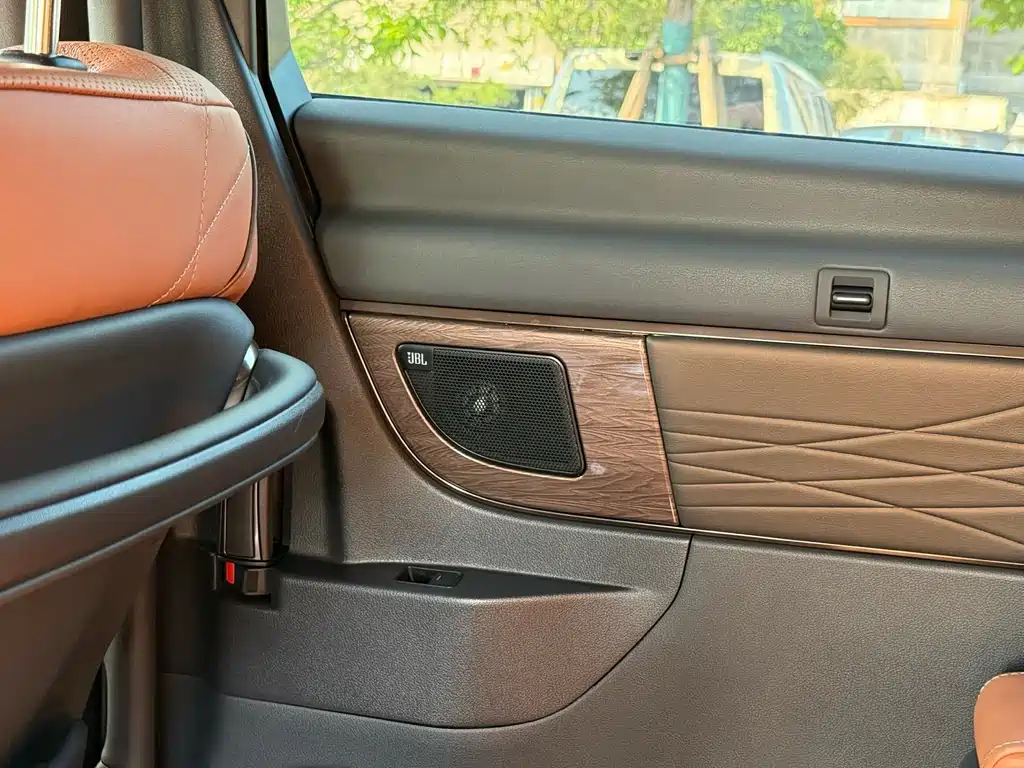 Toyota Vellfire — миниатюра 13