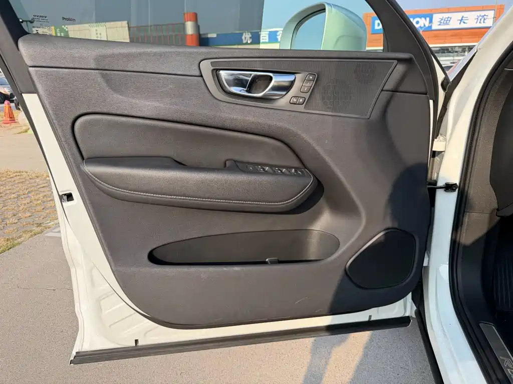 Volvo XC60 — миниатюра 17