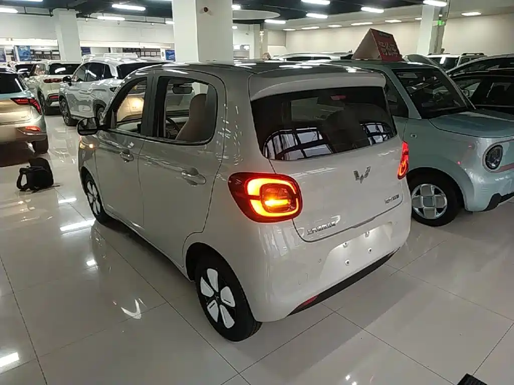 Wuling MINIEV — миниатюра 5
