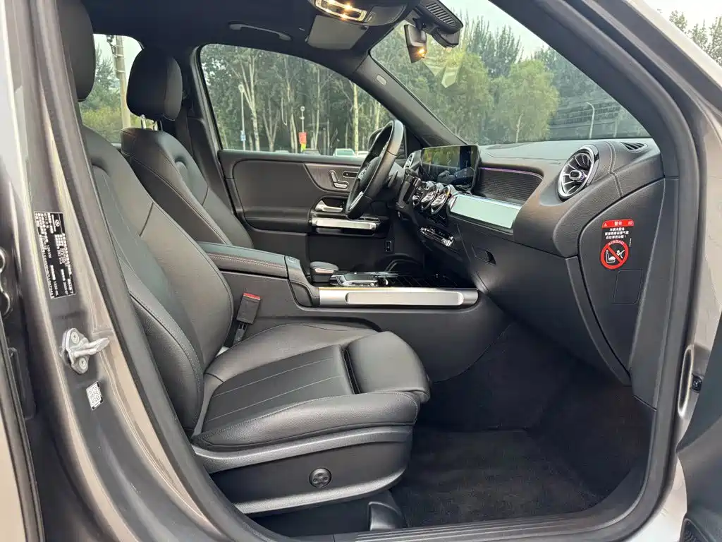 Mercedes-Benz GLB — миниатюра 18