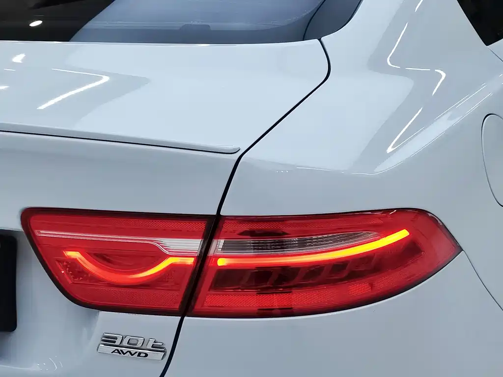 Jaguar XE — миниатюра 20