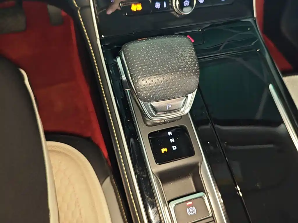 Roewe i6 MAX New Energy — миниатюра 14