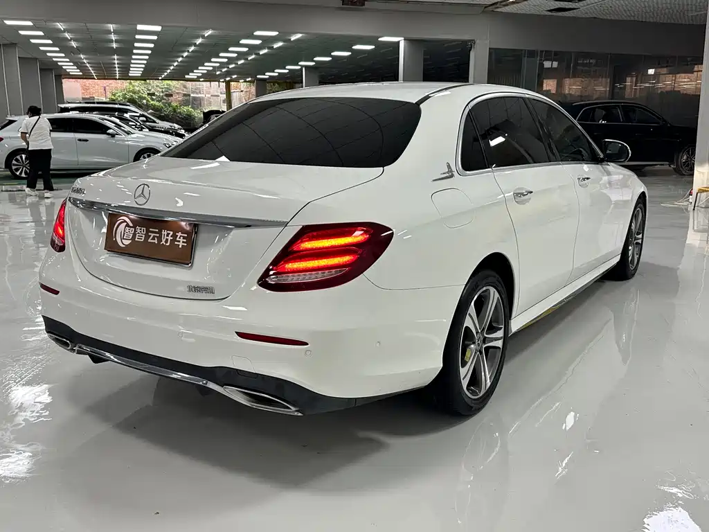 Mercedes-Benz E-Class — миниатюра 9