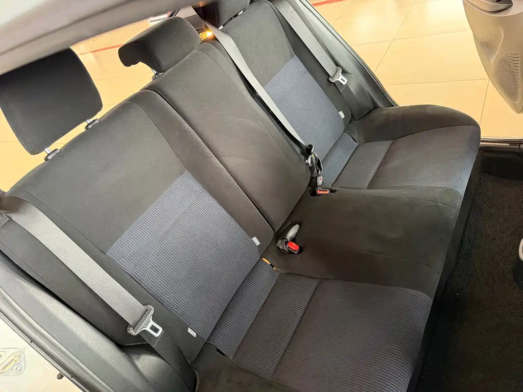 Toyota Yaris L — миниатюра 27