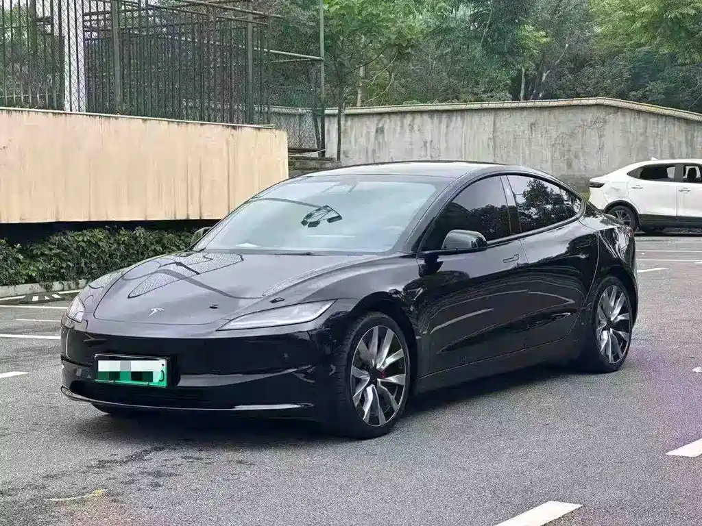 Tesla Model 3 2024