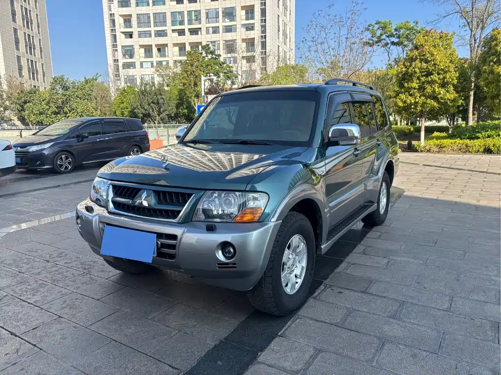 Mitsubishi Pajero 2016