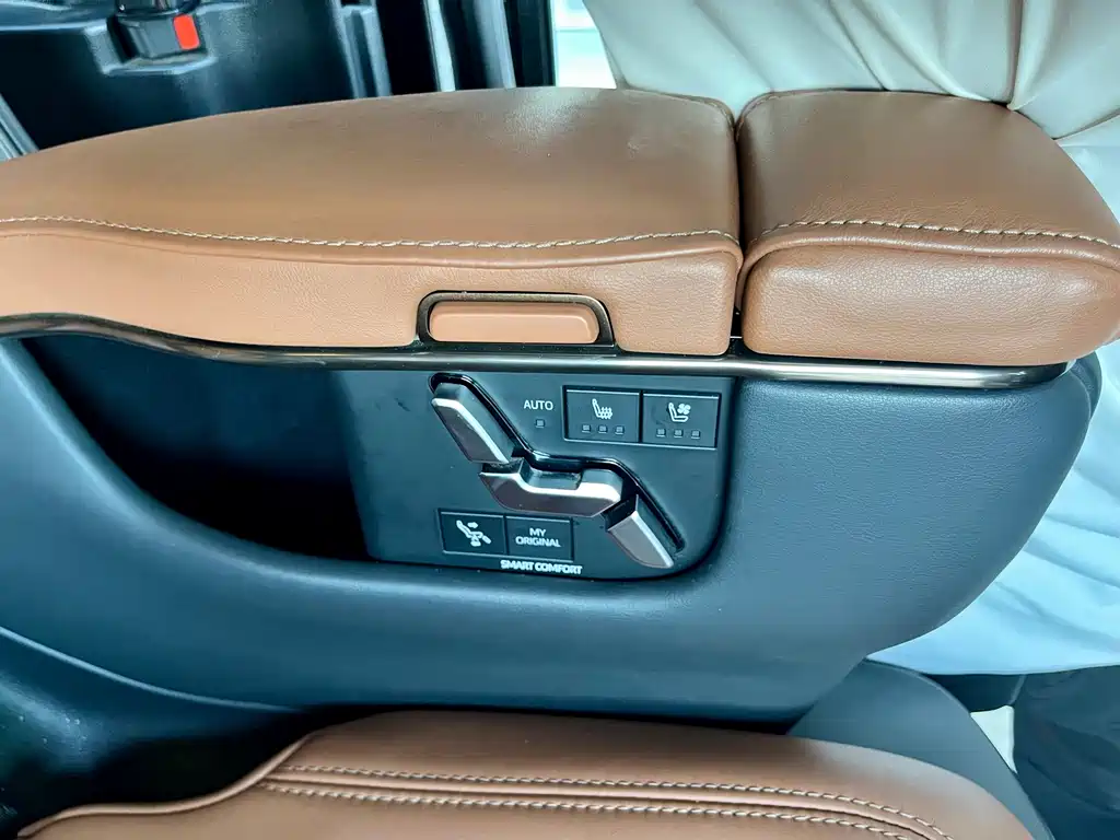 Toyota Vellfire — миниатюра 11