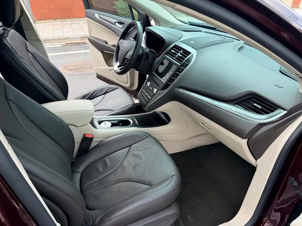Lincoln MKC — миниатюра 9
