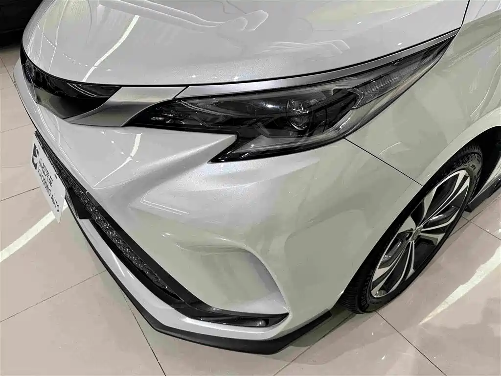 Toyota Granvia — миниатюра 3