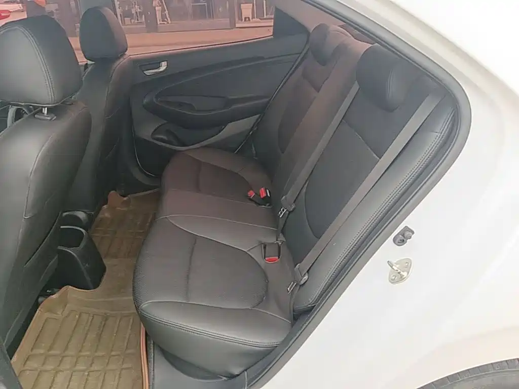 Hyundai Verna — миниатюра 17