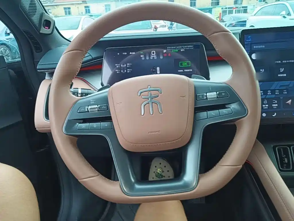 BYD L EV — миниатюра 11