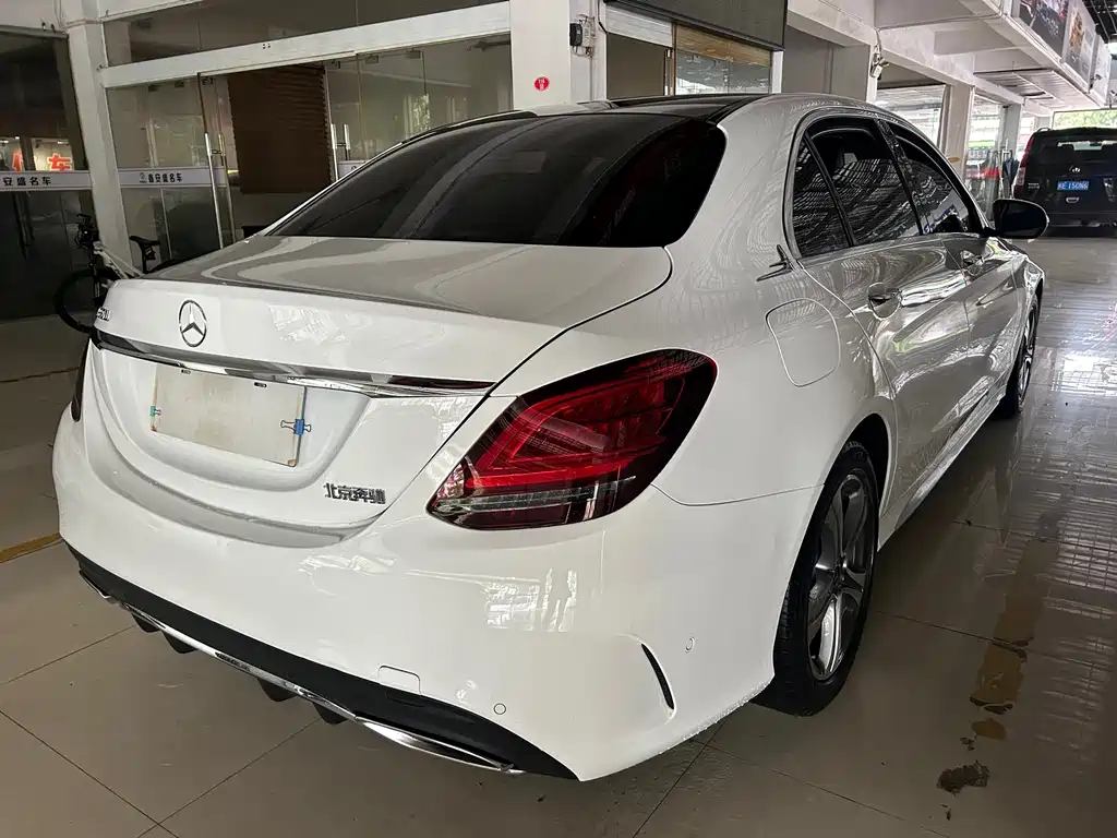 Mercedes-Benz C-Class — миниатюра 11