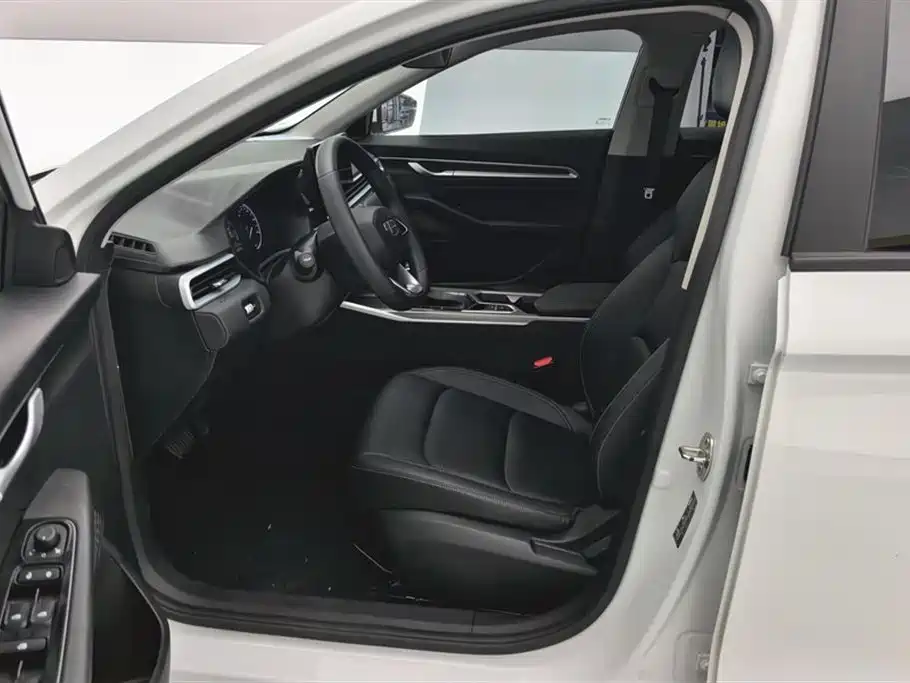 Geely Emgrand 2025 4 1.5L CVT