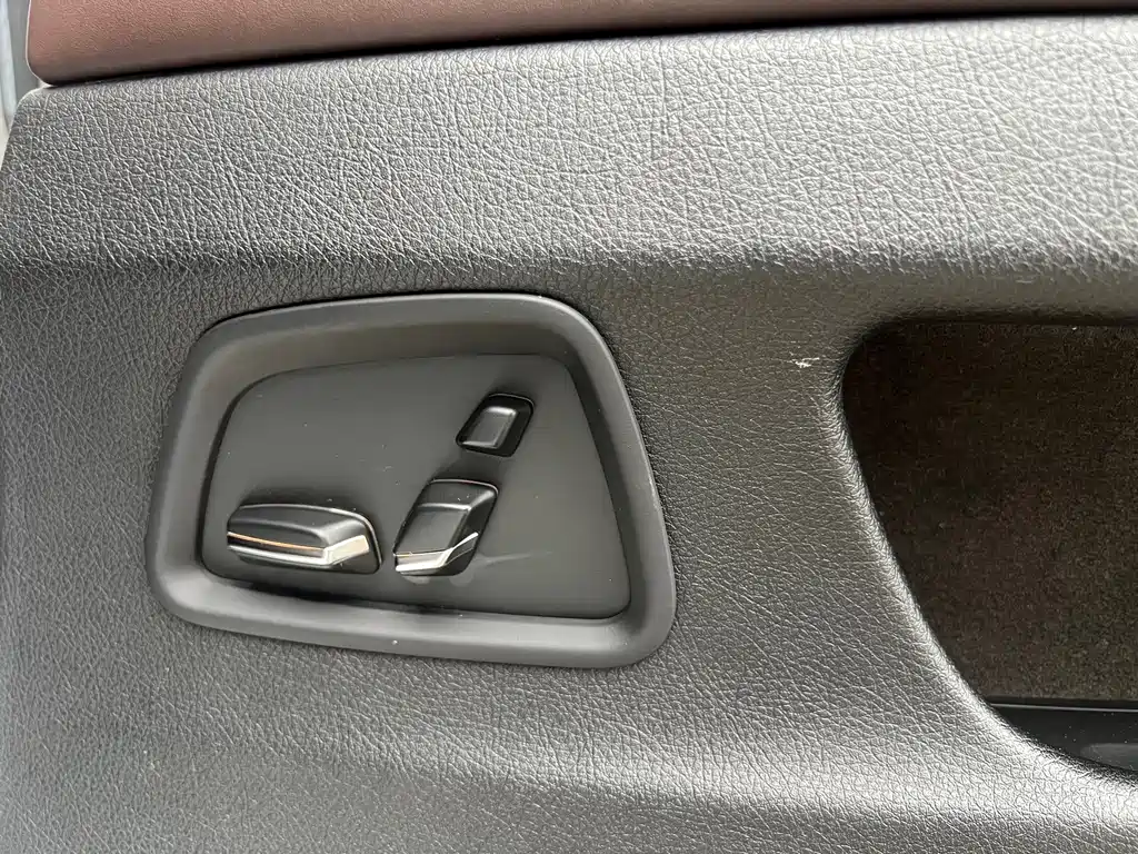BMW 5 Series — миниатюра 15