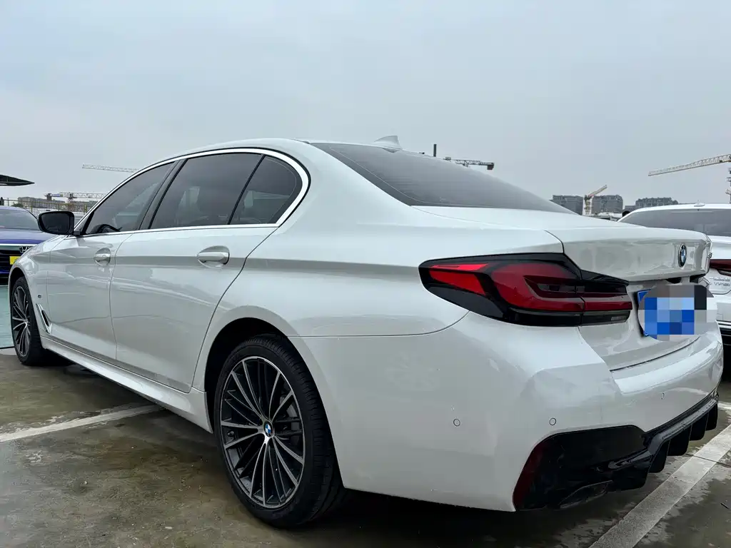 BMW 5 Series — миниатюра 15