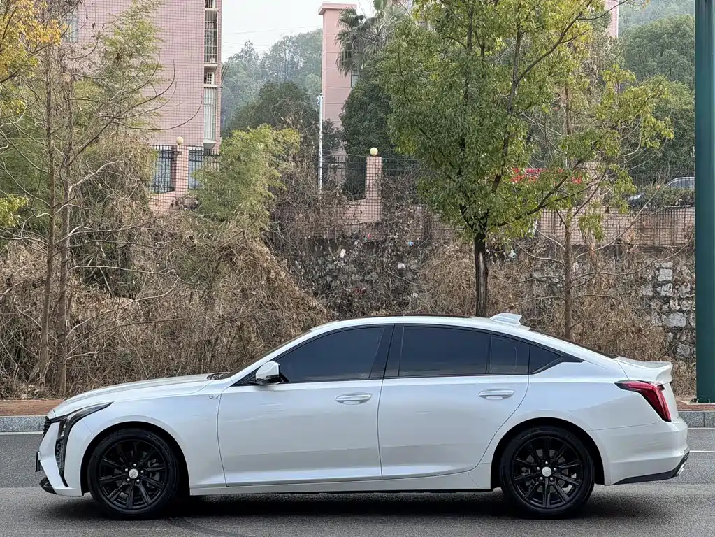 Cadillac CT5 — миниатюра 8
