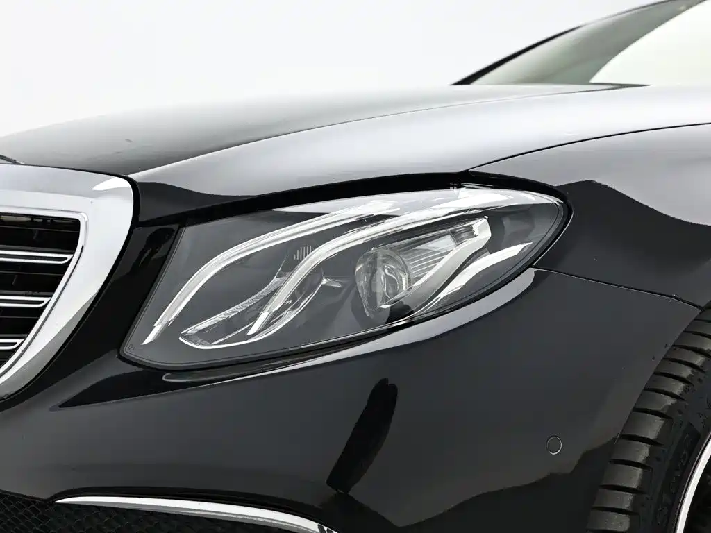 Mercedes-Benz E-Class — миниатюра 11