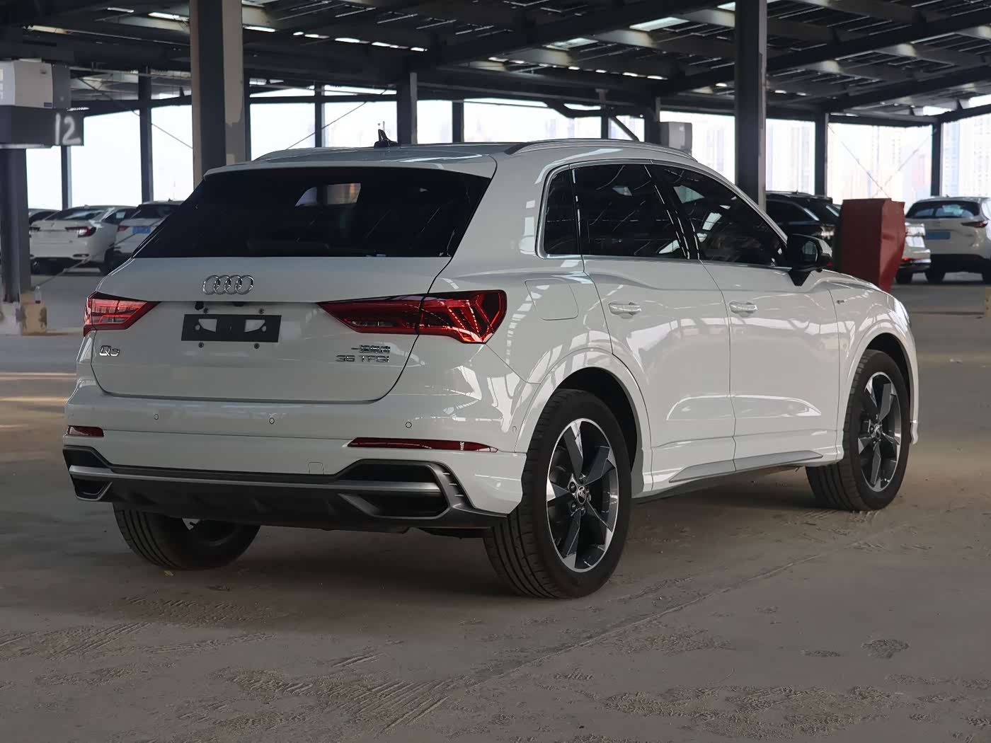 Audi Q3 1.4 л 2023 г. Белый, пробег 10000 км