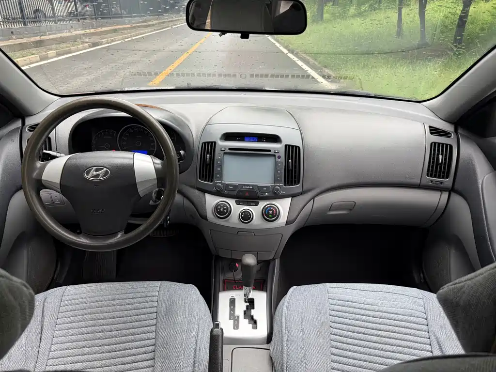 Hyundai Elantra — миниатюра 10