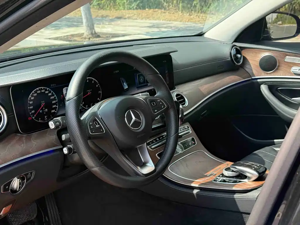 Mercedes-Benz E-Class — миниатюра 3