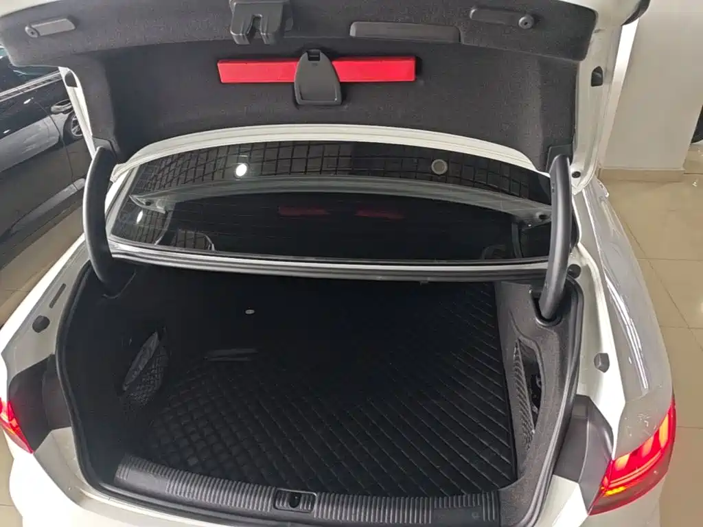 Audi A4L — миниатюра 19