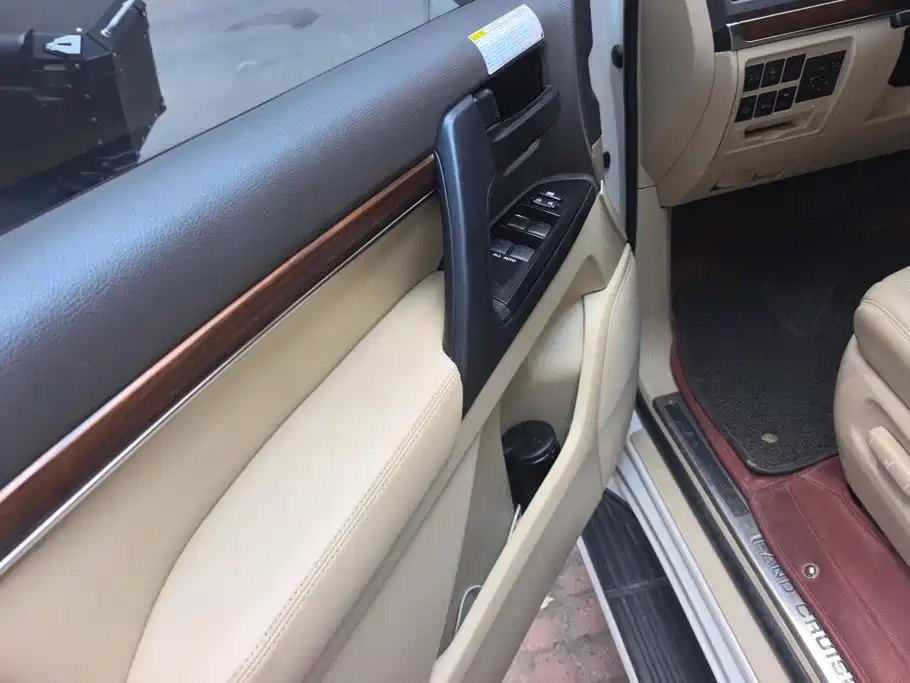 Toyota Land Cruiser — миниатюра 7