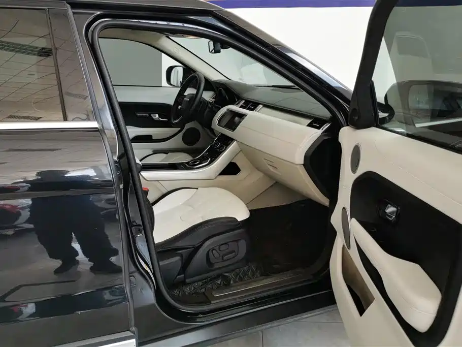 Land Rover Range Rover Evoque 2012 2.0T 5