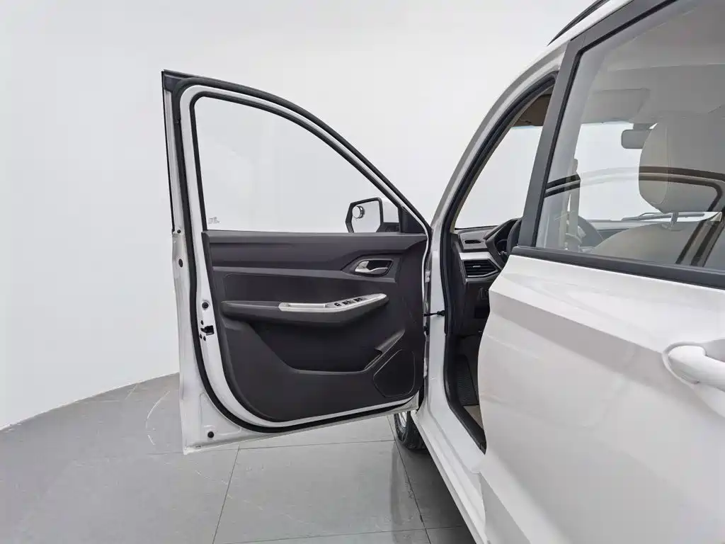 Wuling Hongguang — миниатюра 8