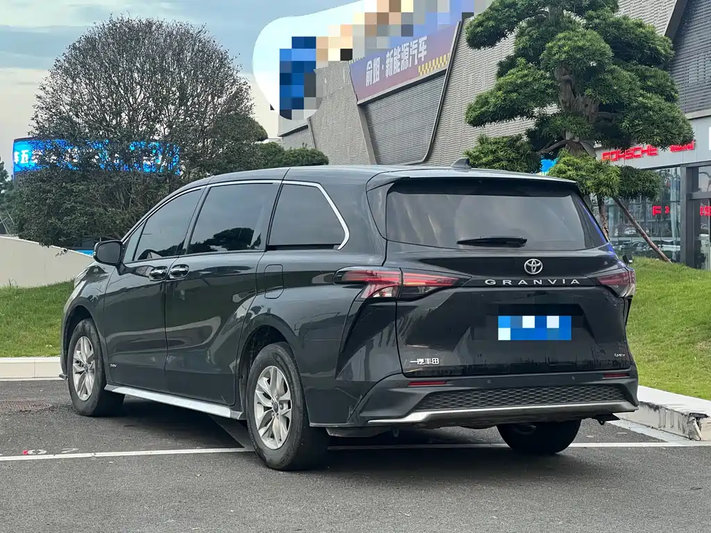 Toyota Granvia — миниатюра 9